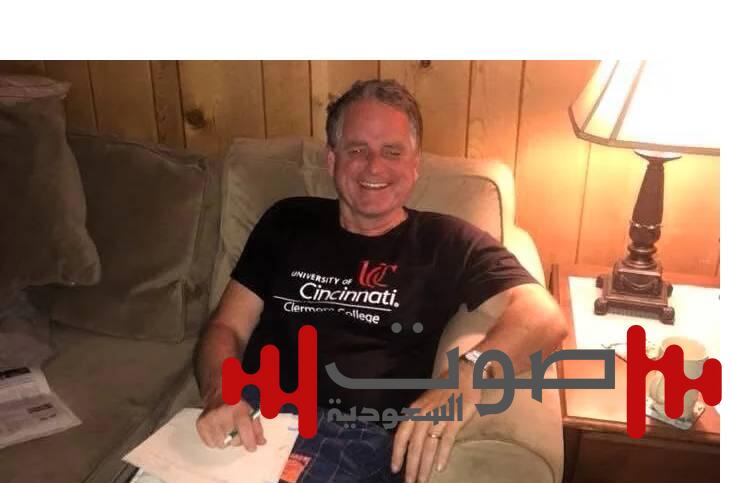 أمريكي يكتب رسائل لغرباء يفتقدون وجود الأب في حياتهم