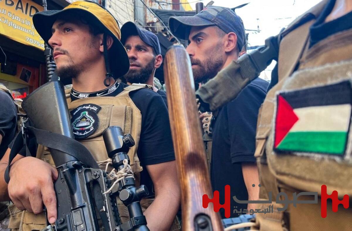 لبنان يبدأ تسلم أسلحة المخيمات الفلسطينية