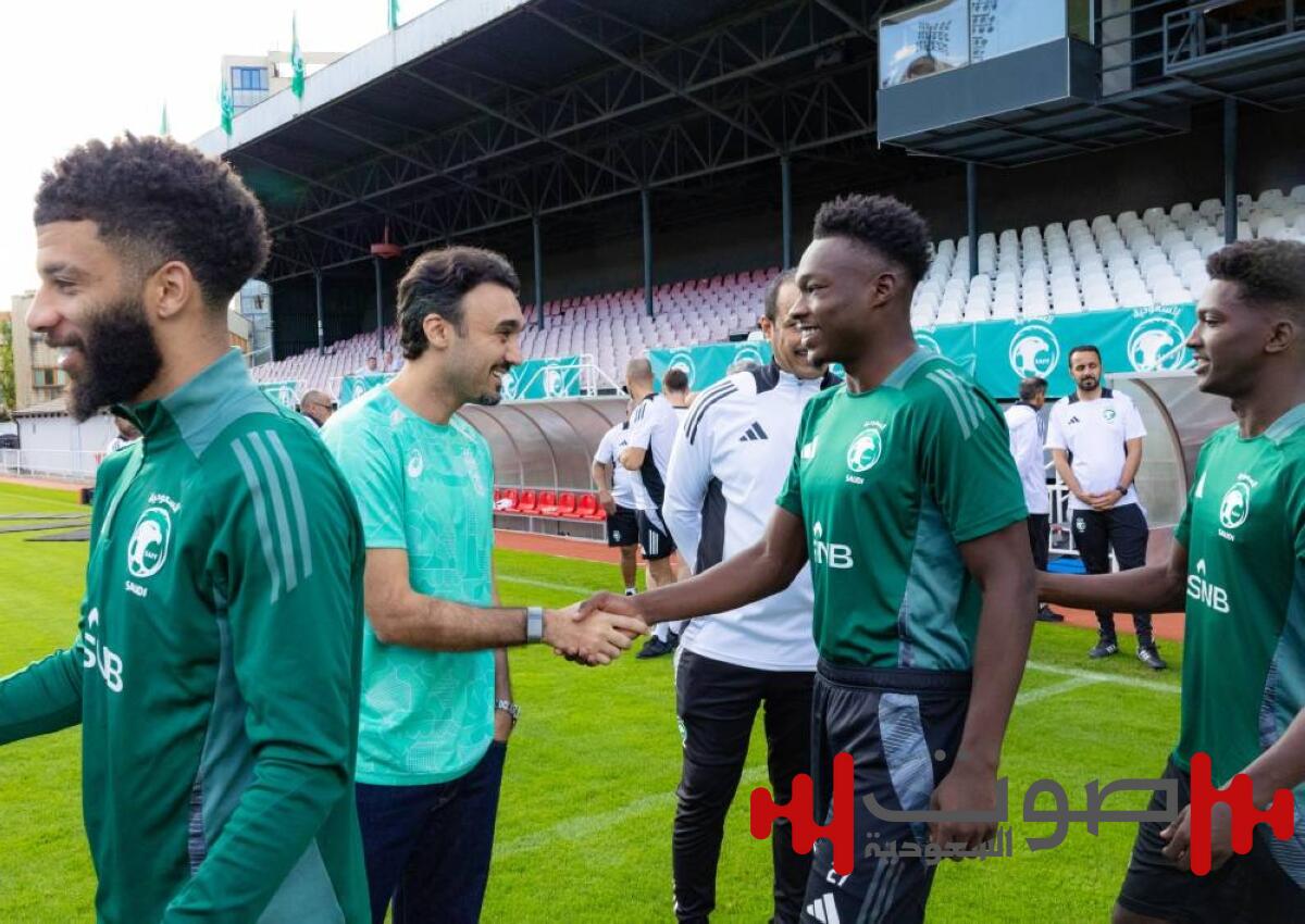 وزير الرياضة يزور «الأخضر».. ويحفز «الصقور» في التشيك