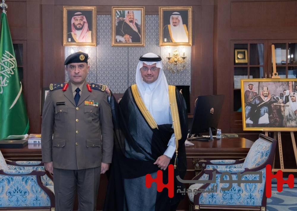 محافظ الأحساء يُقلّد مدير الدفاع المدني بالمحافظة رتبته الجديدة