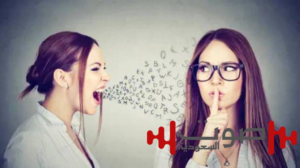 النساء يتحدثن أكثر من الرجال.. دراسة تكشف الفارق