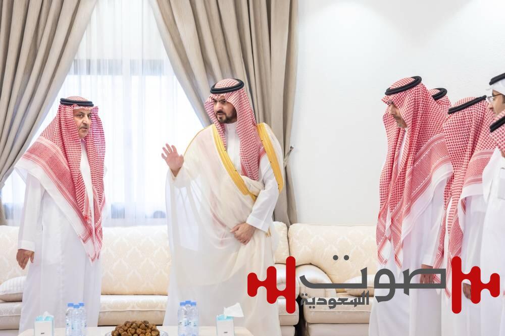 نائب أمير الشرقية يعزي أسرة الثميري في وفاة والدتهم