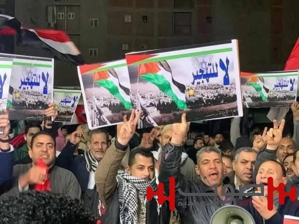 حشود مصرية عند معبر رفح ترفض تهجير سكان غزة