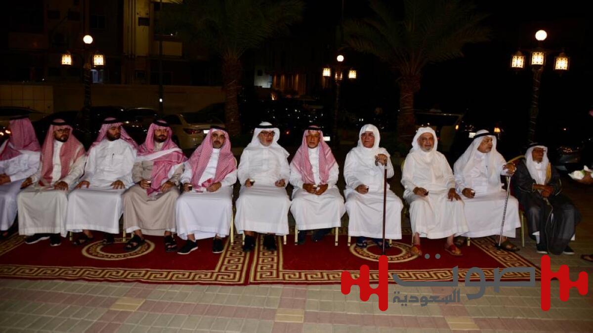 آل رمضان وآل بترجي يستقبلون المعزين في فقيدهم