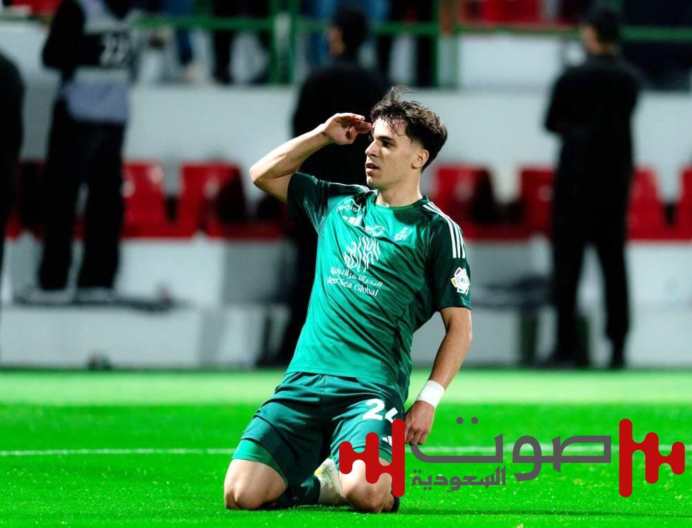 الأهلي يتخطى الاتفاق بهدفين