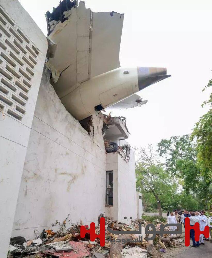 تقرير أولي يكشف أسباب تحطم الطائرة الهندية