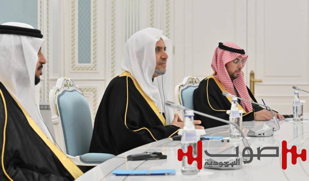 الرئيس الكازاخستاني يقلّد أمين «العالم الإسلامي» وسام «دوستِك»