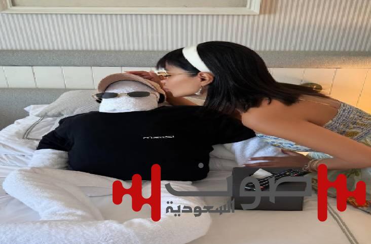 مفاجأة داخل غرفة مهيرة عبدالعزيز في الفندق