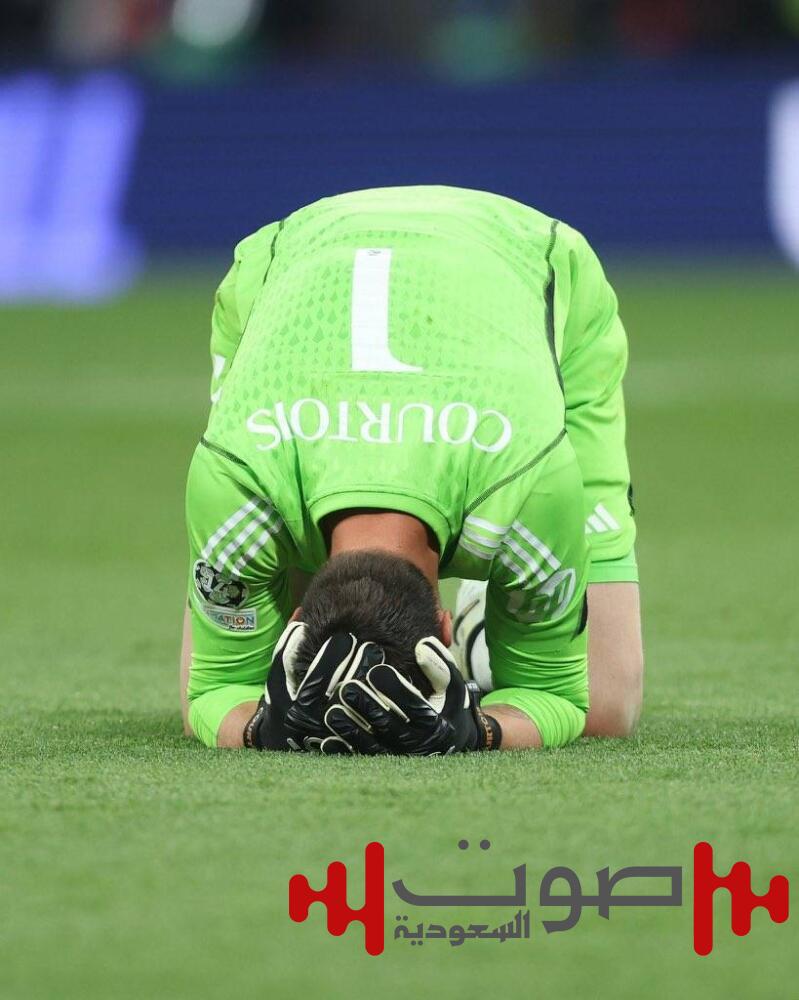 لماذا يتهرب حارس ريال مدريد من عارضة الأزياء؟