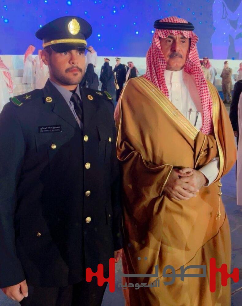الرمالي يحتفل بتخرج نجله برتبة ملازم