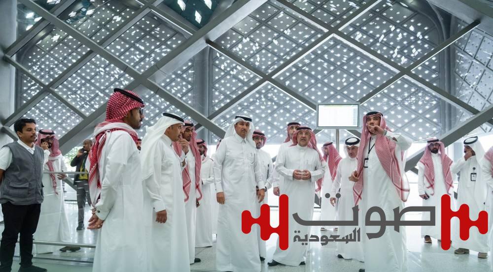 وزير النقل يقف على محطة قطار الحرمين السريع بالمدينة المنورة