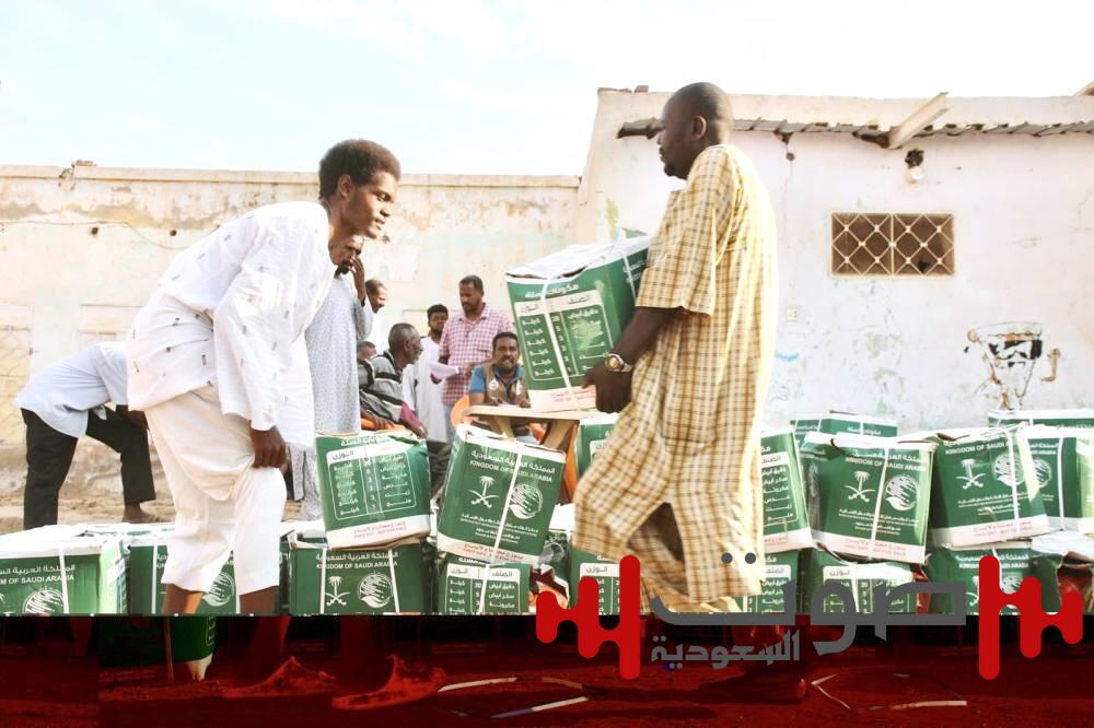 سلال غذائية سعودية للنازحين بالسودان.. وعمليات قلب للمرضى في أوزبكستان
