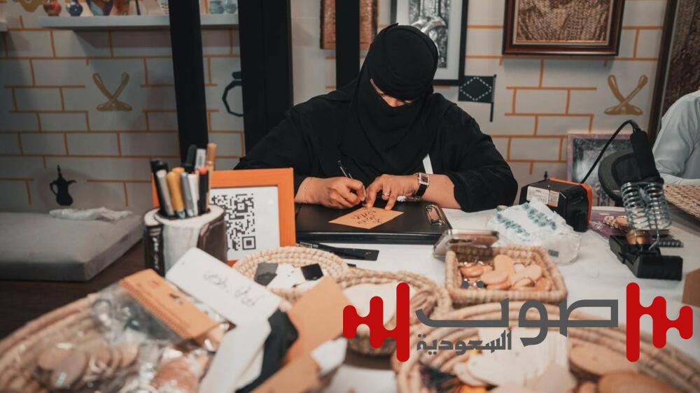 ركن الحرفيين يجذب زوّار معرض جازان للكتاب