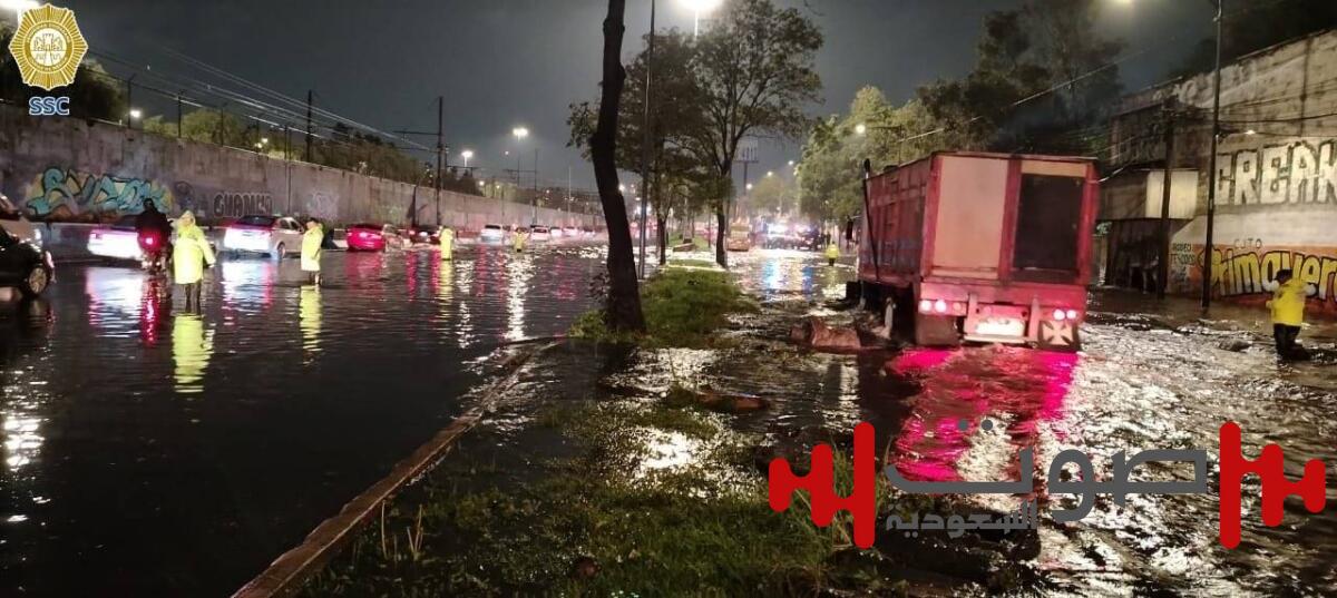 مكسيكو سيتي تحت الماء.. عاصفة تاريخية تغرق المدينة وتعطل المطارات والمترو