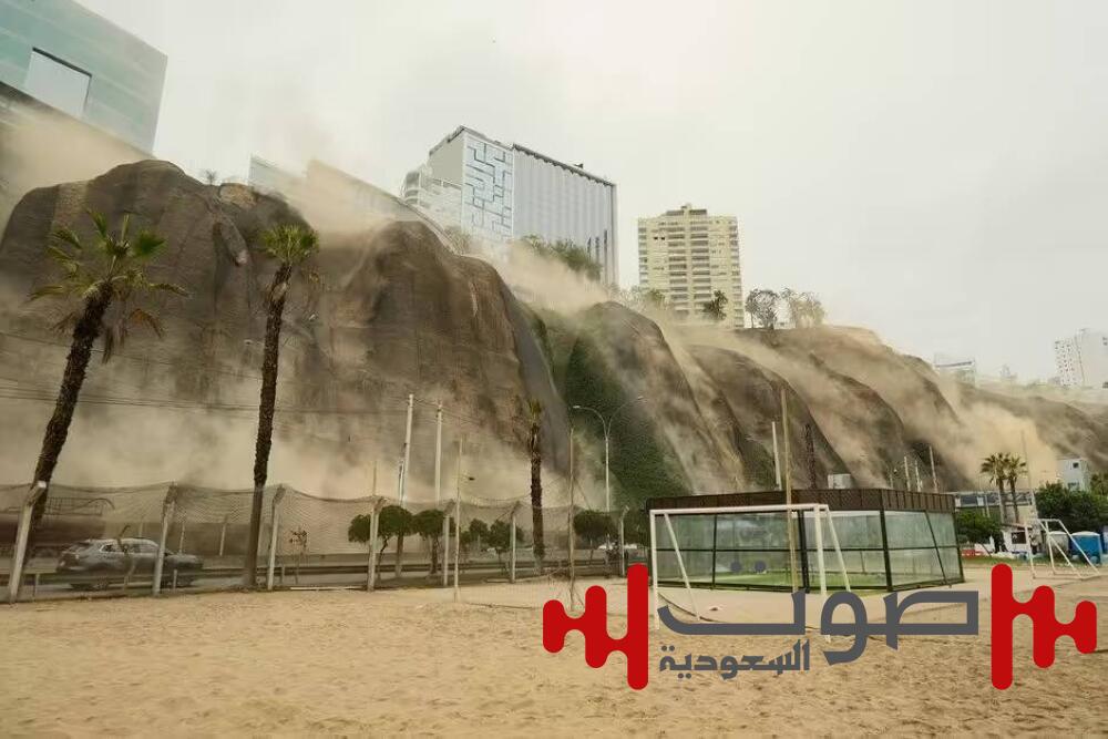 زلزال يتسبب في انهيارات أرضية بالعاصمة البيروفية
