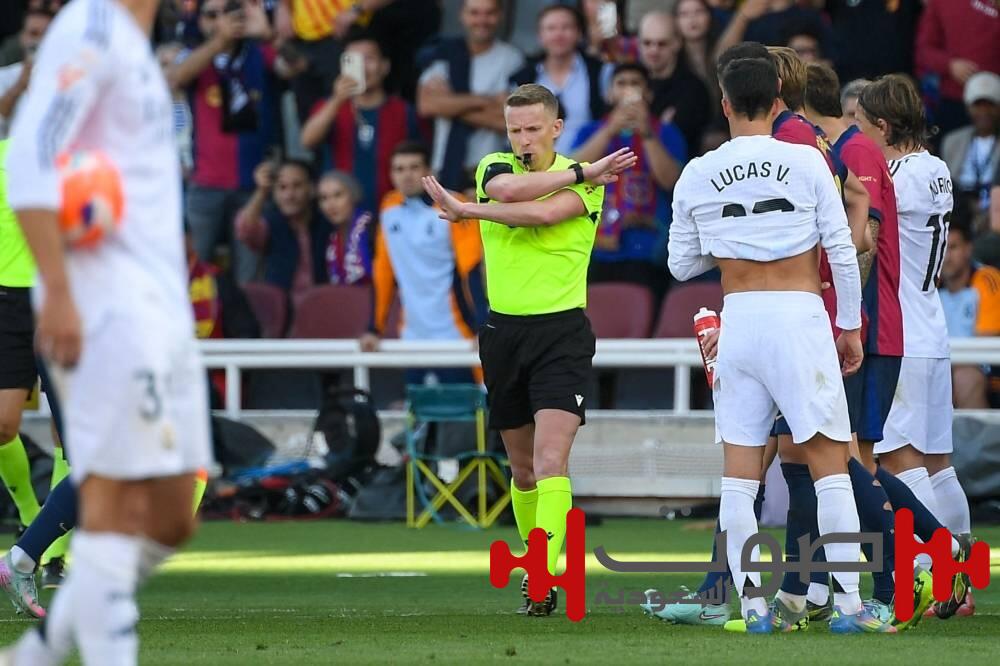 فضيحة في غرفة الـ«VAR» بـ«كلاسيكو» برشلونة وريال مدريد