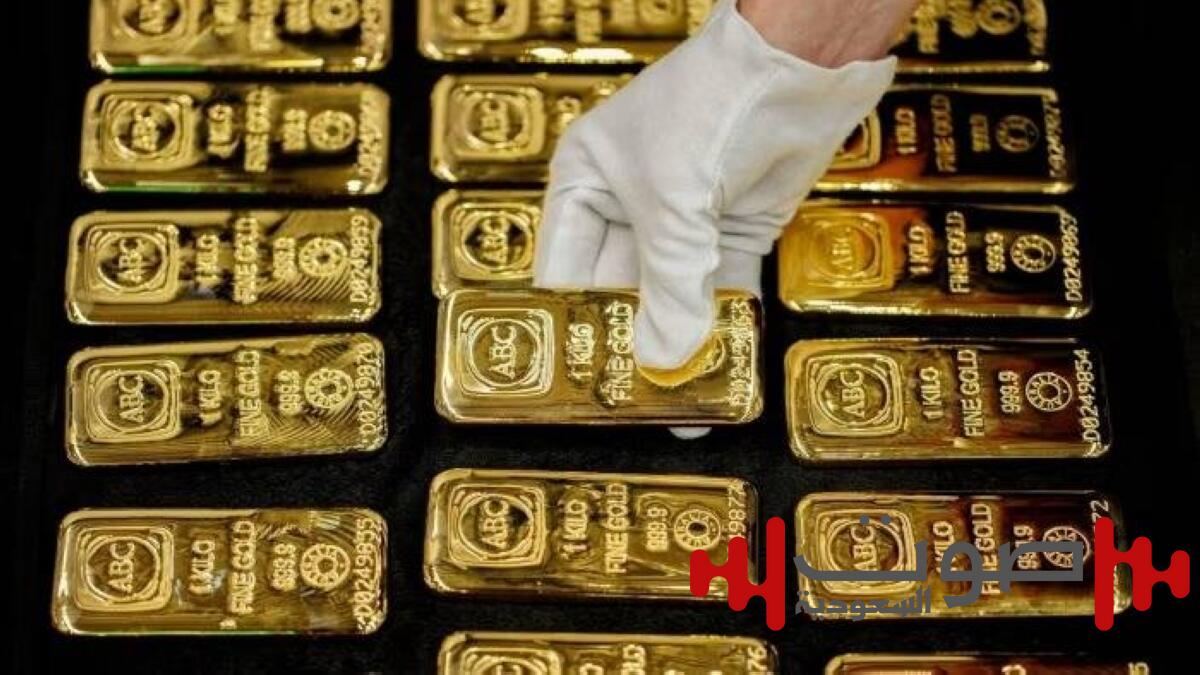 الذهب يرتفع 1% مدعوماً بتراجع الدولار وإعلانات الرسوم الأمريكية