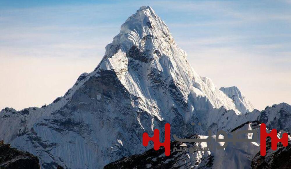 ما السبب من زيادة رسوم تسلق جبل إيفرست؟