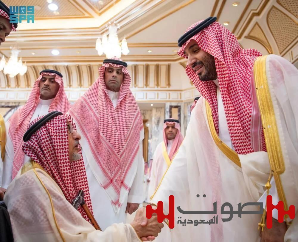 ولي العهد يؤدي صلاة عيد الفطر ويستقبل المهنئين