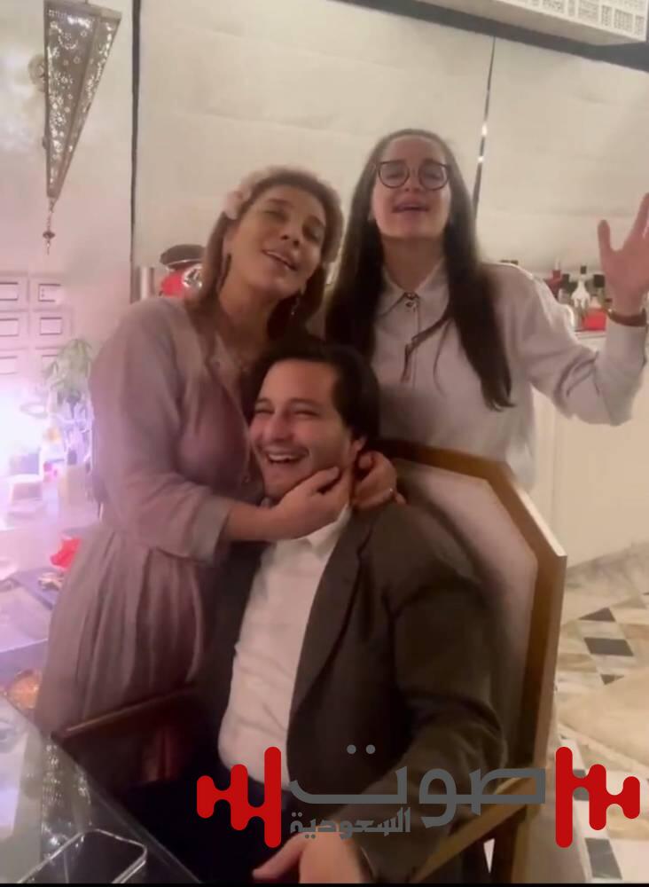 أصالة تغني لابنها خالد بمشاركة ابنتها الكبرى