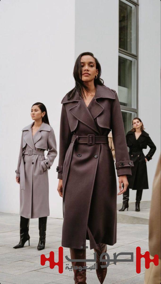 المعاطف الأنيقة تتصدر صيحات خريف وشتاء 2025