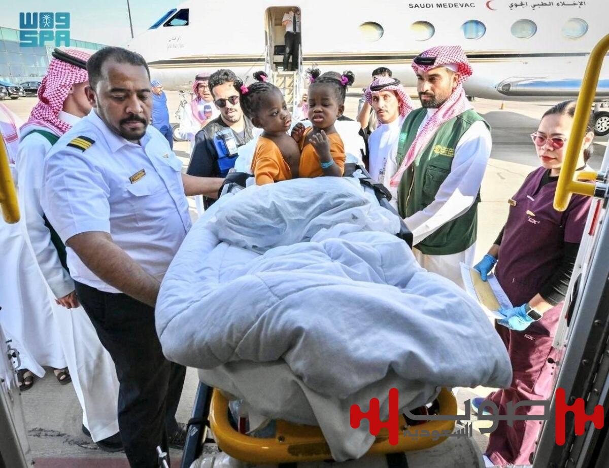 وصول التوأم الملتصق الجامايكي «أزاريا وأزورا إيلسون» إلى الرياض