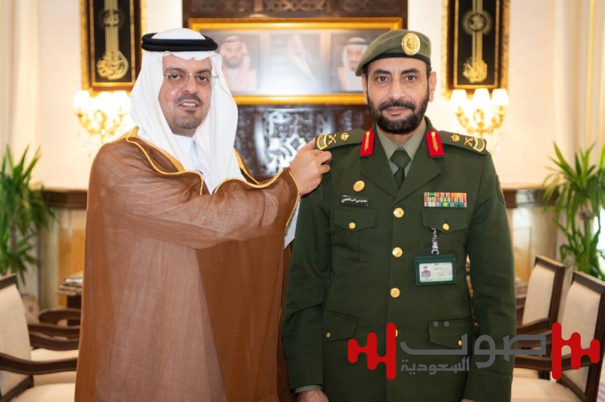 نائب أمير مكة يقلد مدير الإدارة العامة للحج والعمرة بالجوازات رتبة لواء