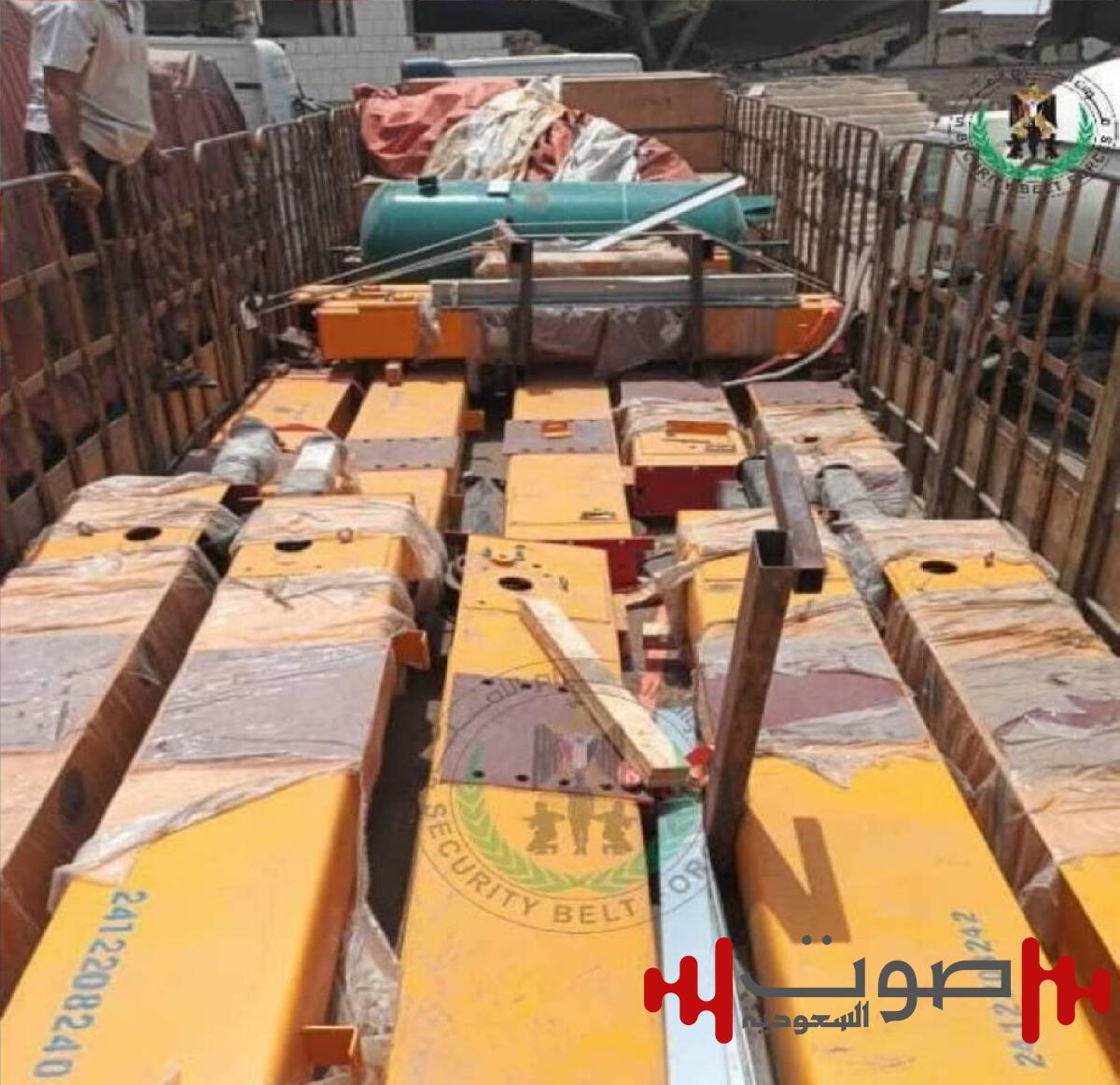 خلايا تهريب الأسلحة تفضح الحوثي.. وأمن لحج يحبط تهريب معدات ثقيلة