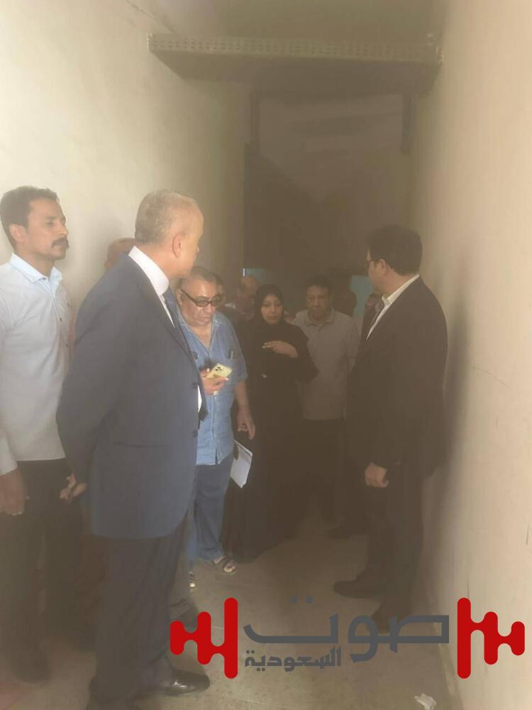 مصر.. «حفرة غامضة» بقصر أثري تحيل مسؤولين للتحقيق