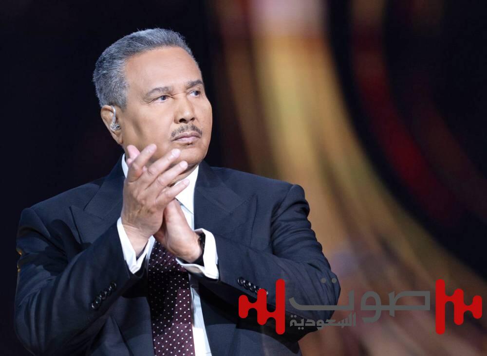 محمد عبده لـ«عكاظ»: الاعتزال لا يزعجني وأغني بتحضير دقيق مع بروفة