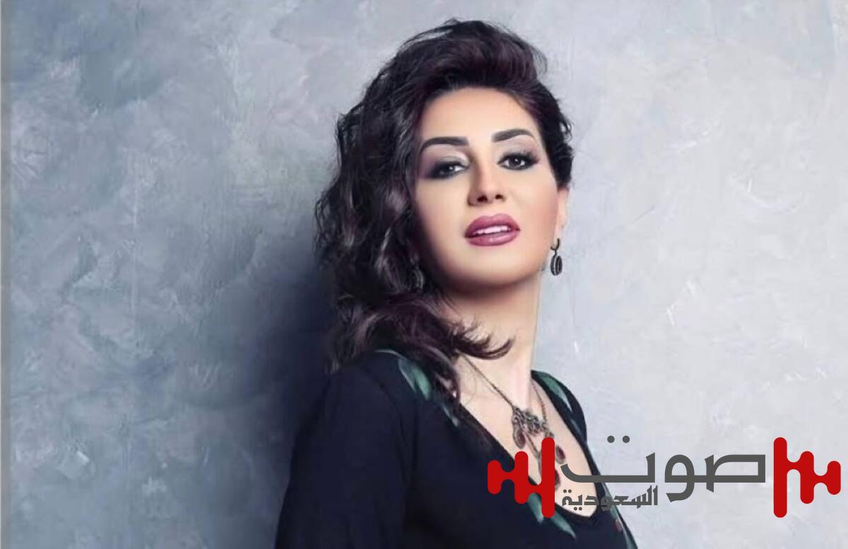 وفاء عامر تكشف لـ «عكاظ» حقيقة هروبها من مصر