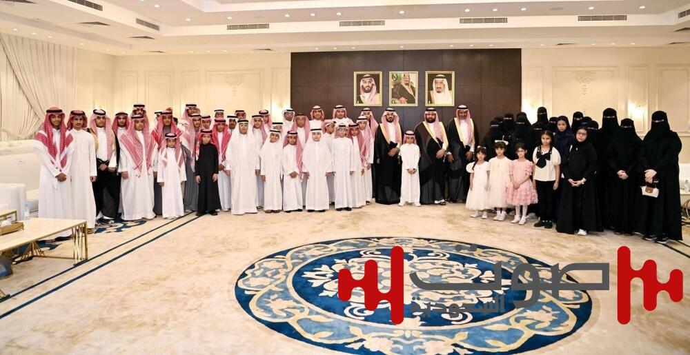 محمد بن عبدالعزيز يكرّم الطلبة الفائزين بجائزة «منافس 2024م»
