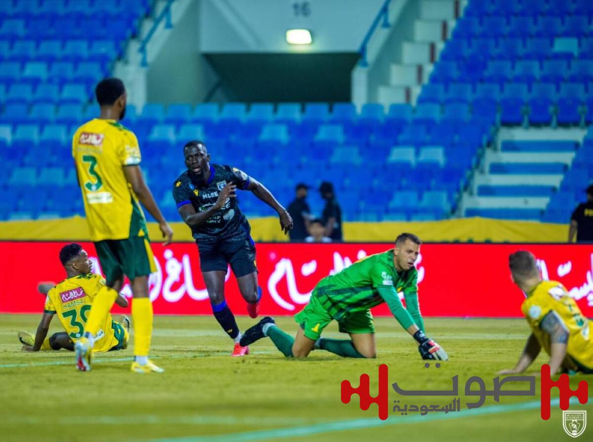 التعاون ينجو من أمواج  الخليج