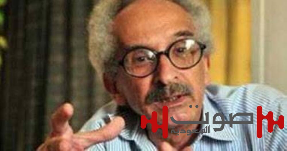 أصدقاؤه يستغيثون للتبرع له بالدم.. نقل الروائي المصري صنع الله إبراهيم إلى المستشفى
