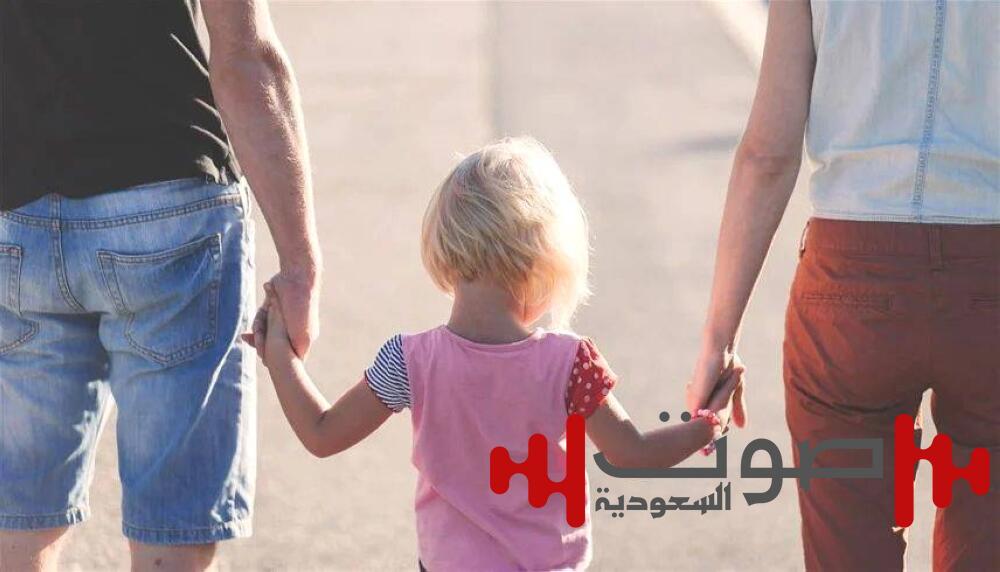 استخدام الآباء المفرط للهواتف يُدمّر نمو أدمغة أطفالهم