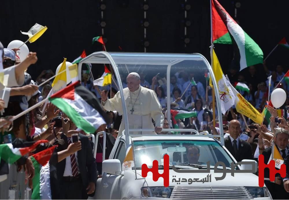 ما قصة سيارة «البابا» التي تحوّلت إلى عيادة متنقّلة في غزة؟