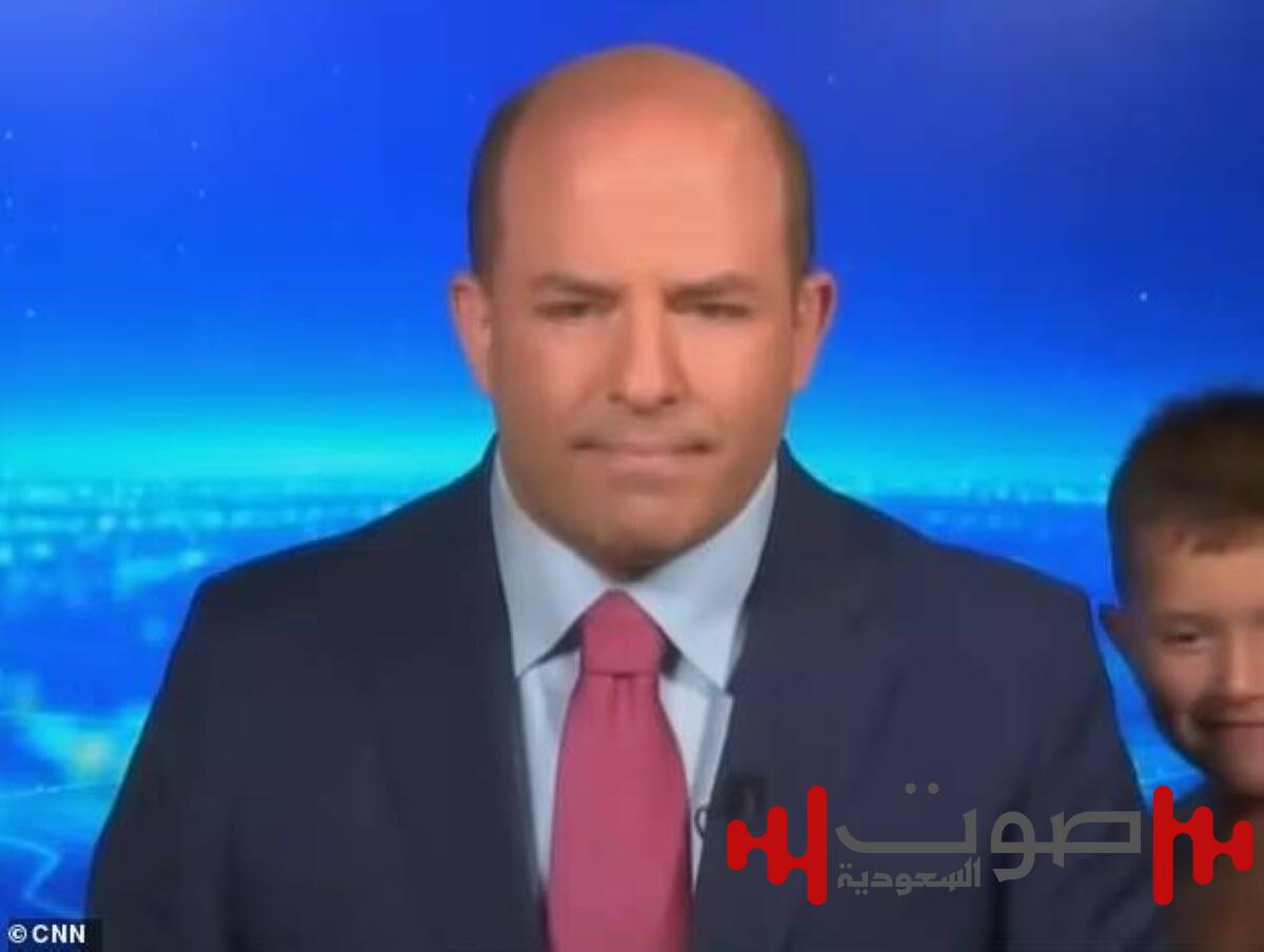 «حان وقت النوم».. طفل يحرج والده الإعلامي في بث مباشر!