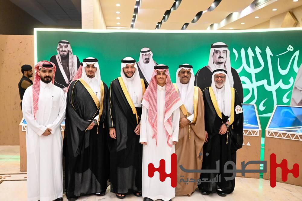 العدواني يحتفل بتخرج نجله