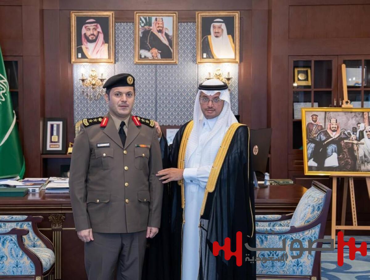محافظ الأحساء يُقلّد مساعد مدير مرور المحافظة رتبته الجديدة