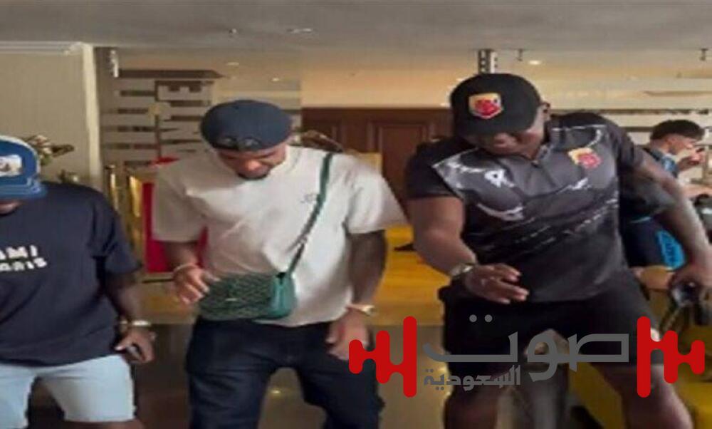 لماذا طالب جمهور ليفربول برحيل لويس دياز؟