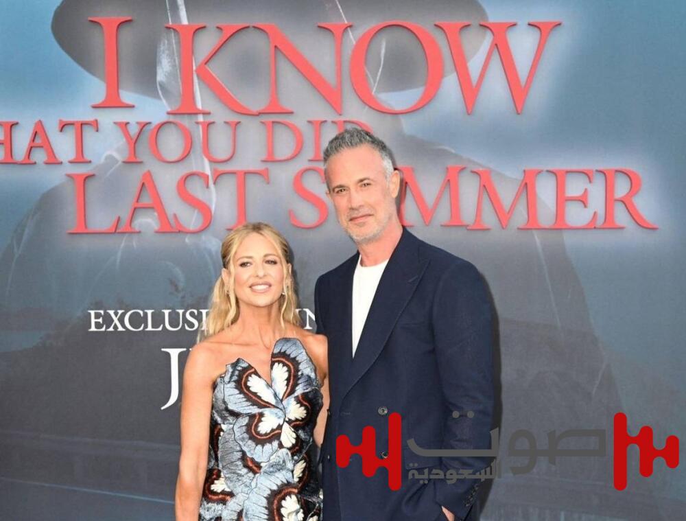 سارة ميشيل غيلر تتألق بفستان الفراشات في بريمير فيلم الرعب المنتظر