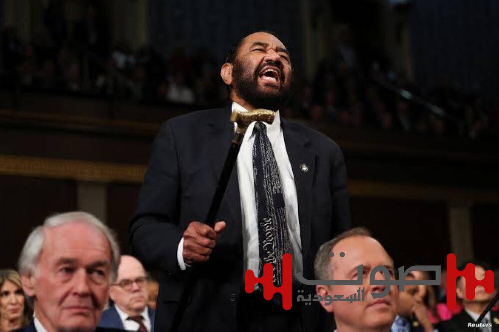 قاطع ترمب ورفع عصاه في وجهه فطُرد من قاعة الكونغرس.. من هو آل غرين؟