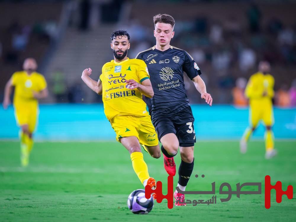 الأهلي يفلت من الخليج