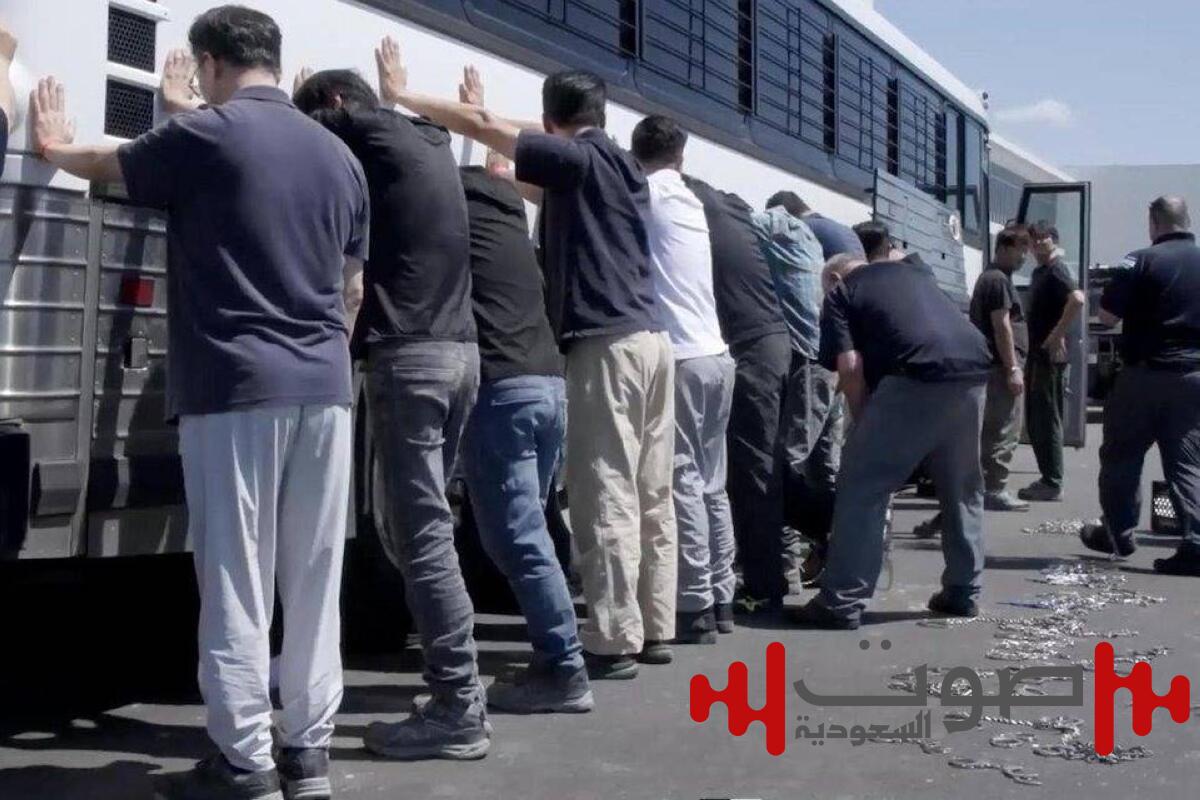 عمال كوريون جنوبيون يعودون دون أصفاد