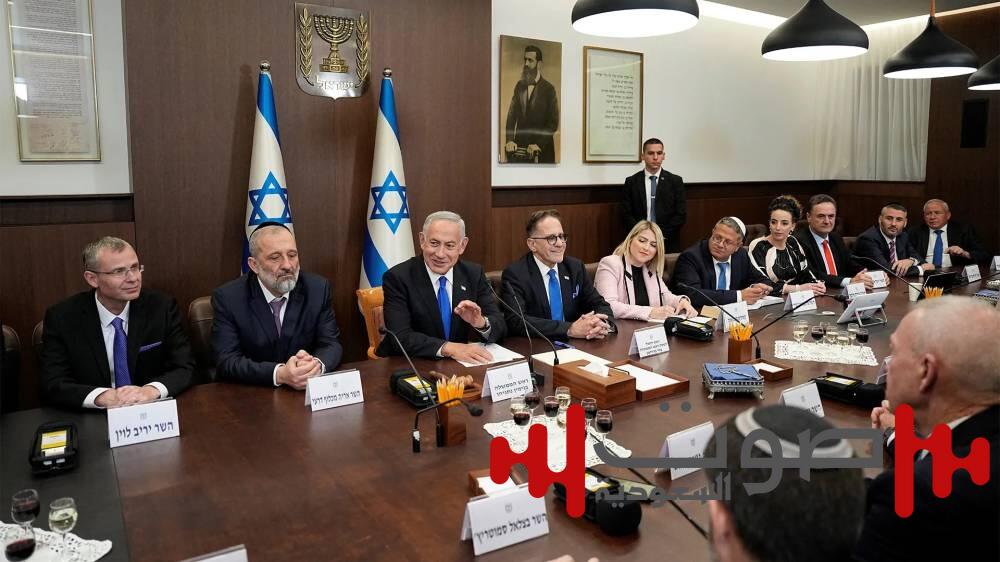 الفساد يعصف بحكومة نتنياهو.. ومطالبات بإقالة مسؤول أمني متهم بالرشوة