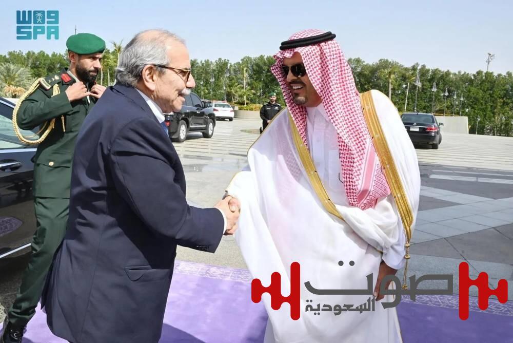 رئيس الوزراء اللبناني يُغادر جدة