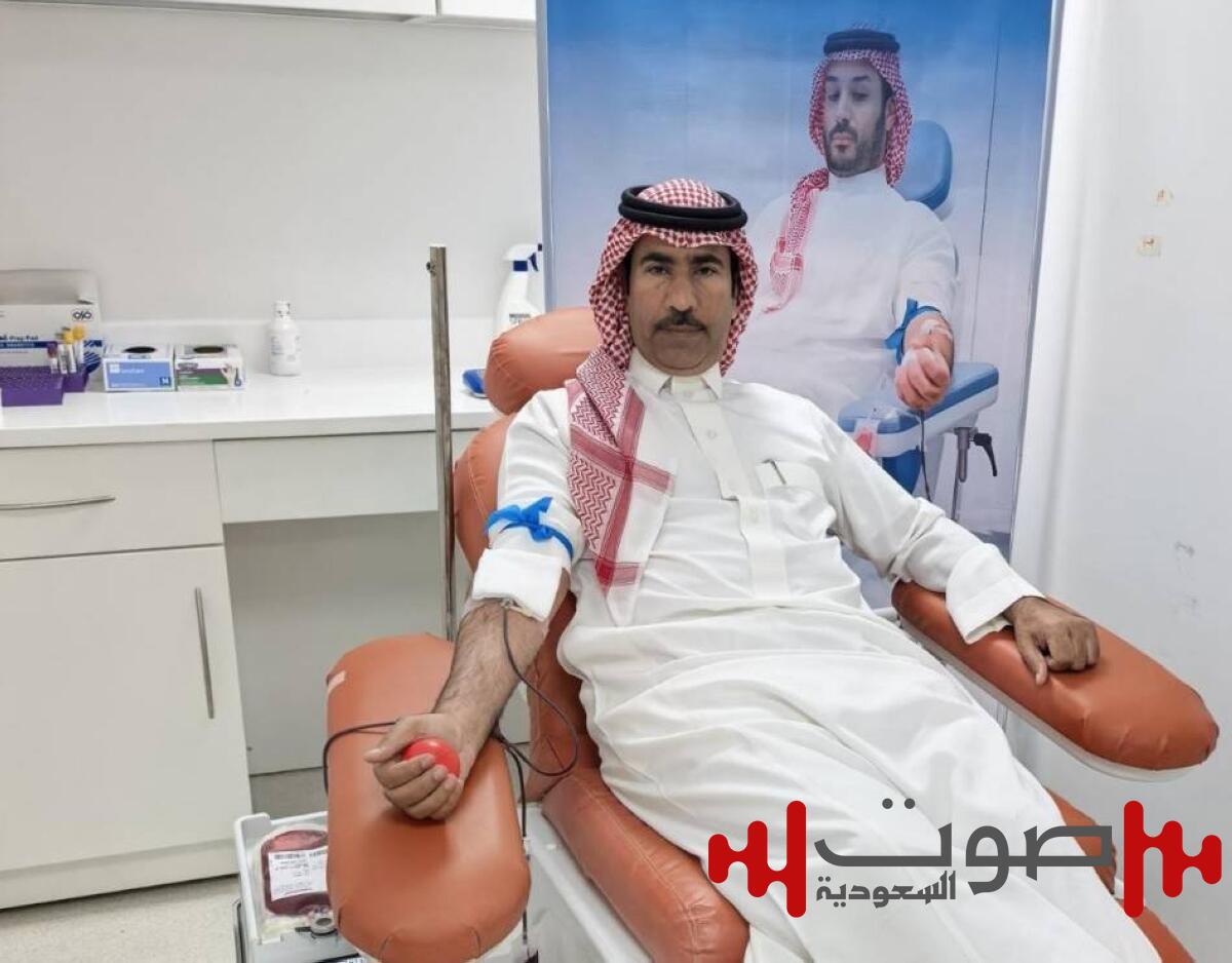 محافظ الطوال يتبرع بالدم