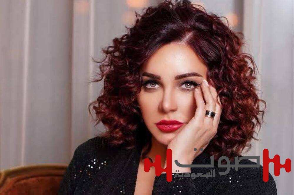 هل طلبت اللجوء إلى فرنسا؟.. سلاف فواخرجي تحسم الجدل