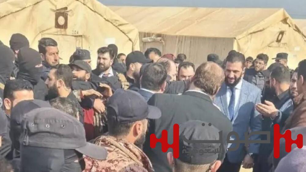 زار مخيمات النازحين وقاد سيارته.. الشرع في إدلب