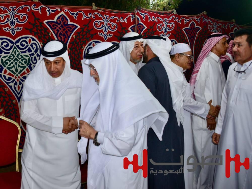آل عبدالغني يتلقون التعازي في فقيدهم